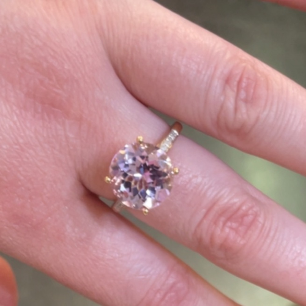 Lilac topaz ring gold